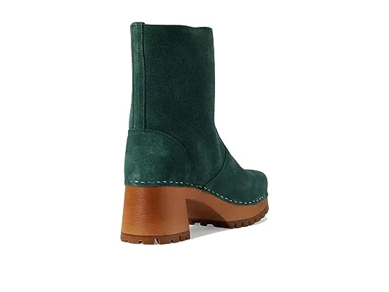 https://images.styletyx.com/images/suede-teddy-boot-swedish-hasbeens-12939147_5.webp