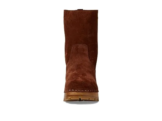 https://images.styletyx.com/images/suede-teddy-boot-swedish-hasbeens-13021065_2.webp