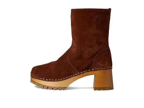 https://images.styletyx.com/images/suede-teddy-boot-swedish-hasbeens-13021065_4.webp