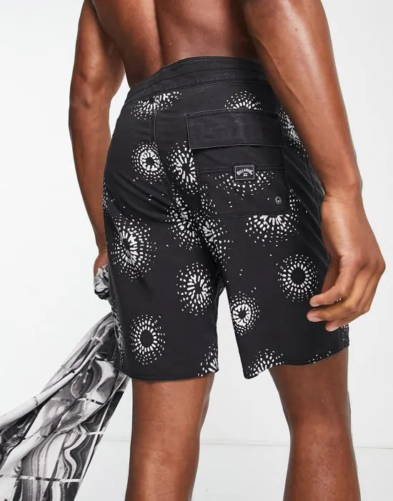 https://images.styletyx.com/images/sundays-pro-swim-boardshorts-in-black-billabong-1820232_3.webp