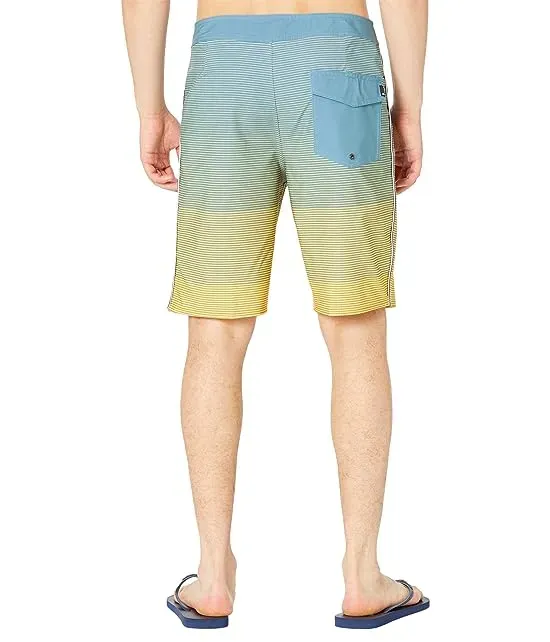 https://images.styletyx.com/images/surfsilk-massive-20-boardshorts-quiksilver-1727672_2.webp