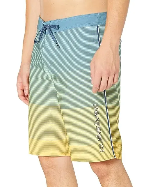 https://images.styletyx.com/images/surfsilk-massive-20-boardshorts-quiksilver-1727672_3.webp