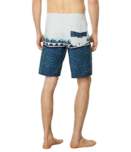 https://images.styletyx.com/images/surfsilk-panel-20-boardshorts-quiksilver-13040944_2.webp