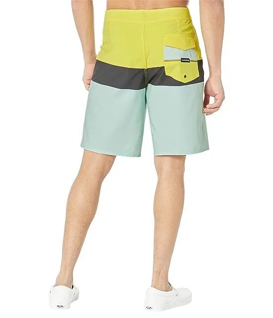 https://images.styletyx.com/images/surfsilk-panel-20-boardshorts-quiksilver-13665521_3.webp