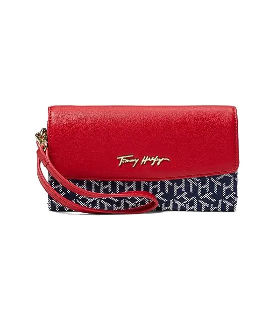 https://images.styletyx.com/images/sutton-wristlet-jacquard-tommy-hilfiger-13029884_1.webp