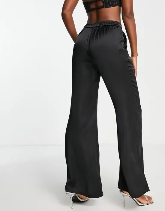 https://images.styletyx.com/images/tailored-pants-in-black-part-of-a-set-pretty-lavish-1906219_2.webp
