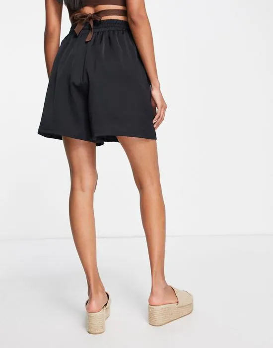 https://images.styletyx.com/images/tailored-shorts-in-black-na-kd-2490223_2.webp