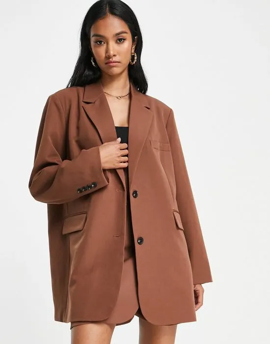 https://images.styletyx.com/images/tailored-suit-blazer-in-chocolate-part-of-a-set-vero-moda-2940827_4.webp