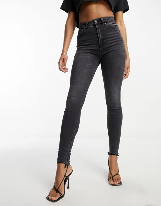 https://images.styletyx.com/images/tall-super-high-waist-skinny-jean-in-black-wash-stradivarius-13232026_3.webp