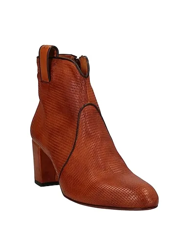 https://images.styletyx.com/images/tan-ankle-boot-alexander-hotto-13033481_2.webp