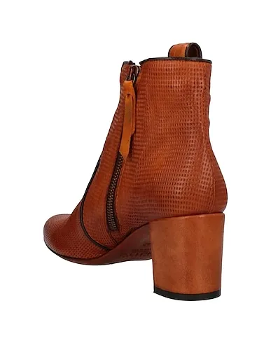 https://images.styletyx.com/images/tan-ankle-boot-alexander-hotto-13033481_3.webp