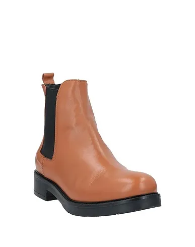 https://images.styletyx.com/images/tan-ankle-boot-riccardo-cartillone-1465011_2.webp