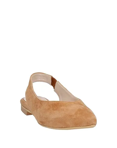 https://images.styletyx.com/images/tan-ballet-flats-geneve-2372912_2.webp