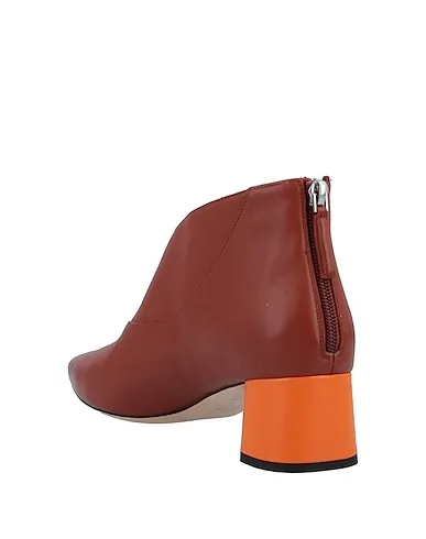 https://images.styletyx.com/images/tan-leather-ankle-boot-emilio-pucci-890255_3.webp