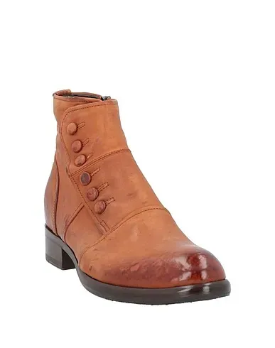 https://images.styletyx.com/images/tan-leather-ankle-boot-jo-ghost-1224670218_2.webp