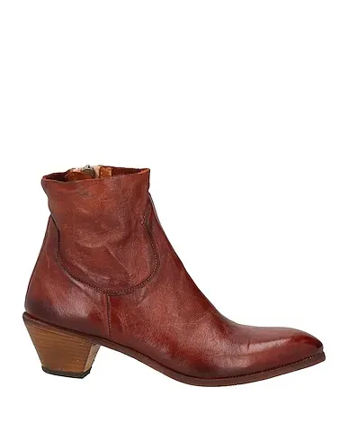 https://images.styletyx.com/images/tan-leather-ankle-boot-jo-ghost-1271436133_1.webp