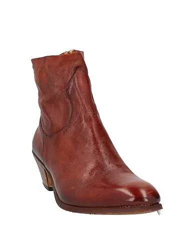 https://images.styletyx.com/images/tan-leather-ankle-boot-jo-ghost-1271436133_2.webp