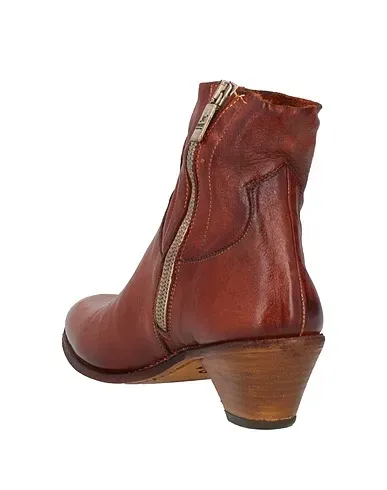 https://images.styletyx.com/images/tan-leather-ankle-boot-jo-ghost-1271436133_3.webp