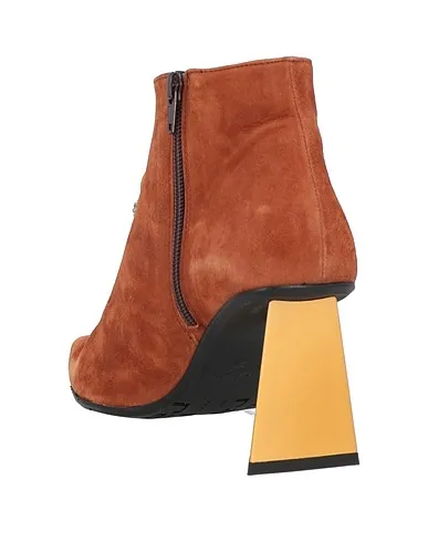 https://images.styletyx.com/images/tan-leather-ankle-boot-ras-1224267872_3.webp
