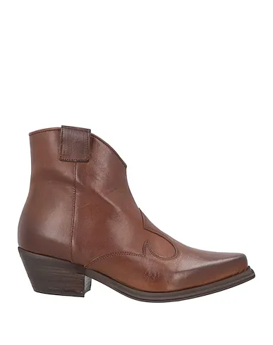 https://images.styletyx.com/images/tan-leather-ankle-boot-zoe-1004752317_1.webp