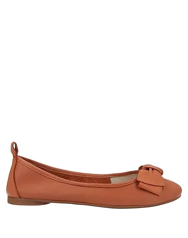 https://images.styletyx.com/images/tan-leather-ballet-flats-inuovo-1430908_1.webp