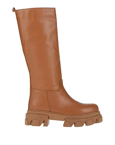 https://images.styletyx.com/images/tan-leather-boots-pregunta-971968979_1.webp