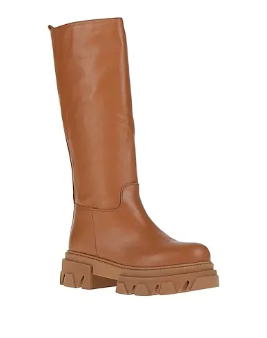 https://images.styletyx.com/images/tan-leather-boots-pregunta-971968979_2.webp