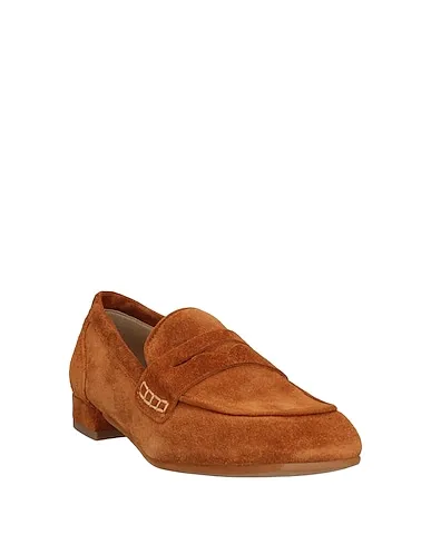 https://images.styletyx.com/images/tan-leather-loafers-divine-follie-3201446_2.webp