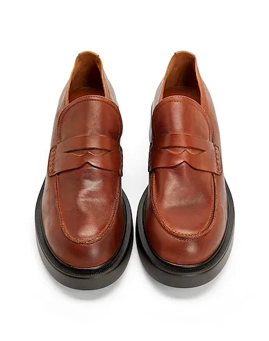https://images.styletyx.com/images/tan-leather-loafers-leonardo-principi-2610835_2.webp