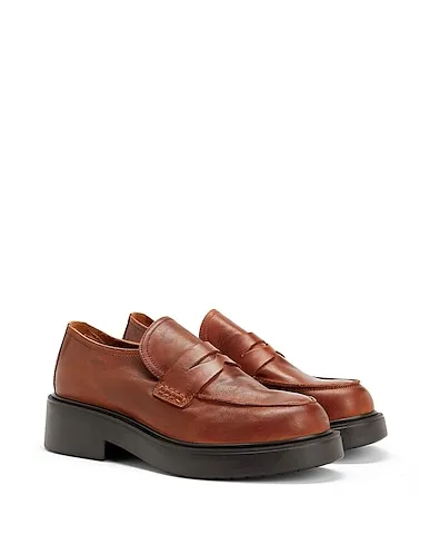 https://images.styletyx.com/images/tan-leather-loafers-leonardo-principi-2610835_3.webp