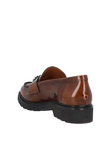 https://images.styletyx.com/images/tan-leather-loafers-vsl-873559774_3.webp