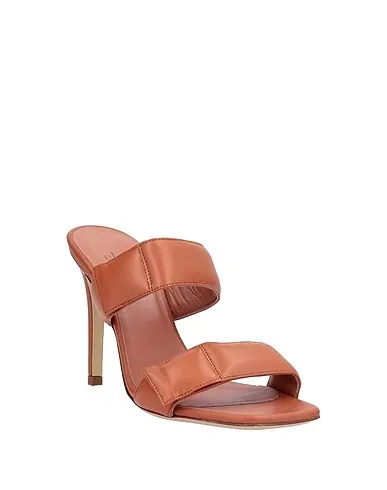 https://images.styletyx.com/images/tan-leather-sandals-eleventy-1668037_2.webp