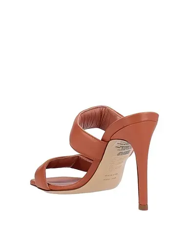 https://images.styletyx.com/images/tan-leather-sandals-eleventy-1668037_3.webp