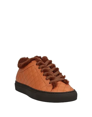 https://images.styletyx.com/images/tan-sneakers-le-silla-180306543_2.webp