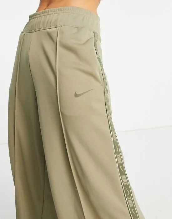 https://images.styletyx.com/images/taping-pack-high-rise-straight-leg-fleece-sweatpants-in-khaki-khaki-nike-2033576_3.webp