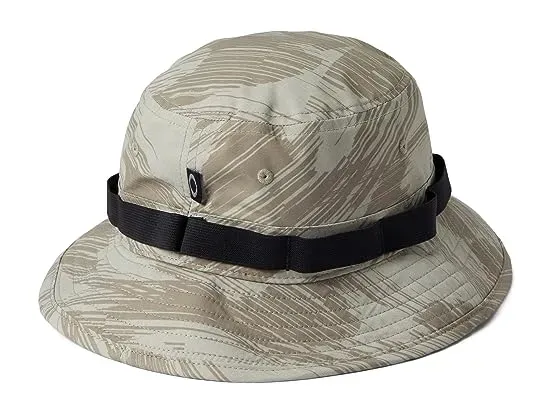 https://images.styletyx.com/images/tempo-print-bucket-hat-oakley-13568973_2.webp
