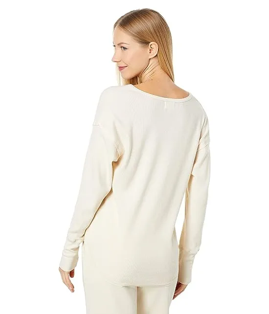 https://images.styletyx.com/images/thermal-drapey-long-sleeve-sundry-13110540_2.webp