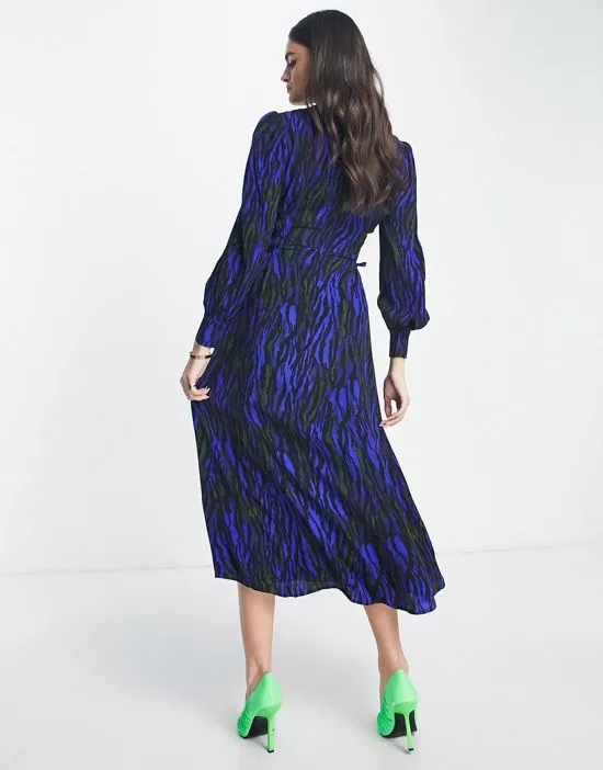 https://images.styletyx.com/images/tie-front-midi-shirt-dress-in-teal-tiger-print-whistles-12999250_3.webp