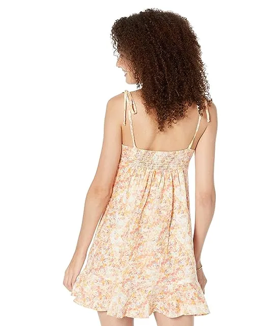 https://images.styletyx.com/images/tie-strap-smocked-back-dress-bella-dahl-2356108_2.webp