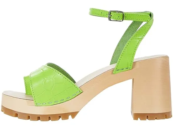 https://images.styletyx.com/images/toe-strap-sandal-swedish-hasbeens-1973467_4.webp