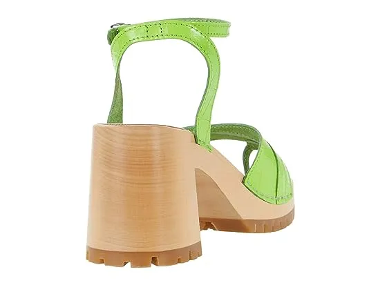 https://images.styletyx.com/images/toe-strap-sandal-swedish-hasbeens-1973467_5.webp