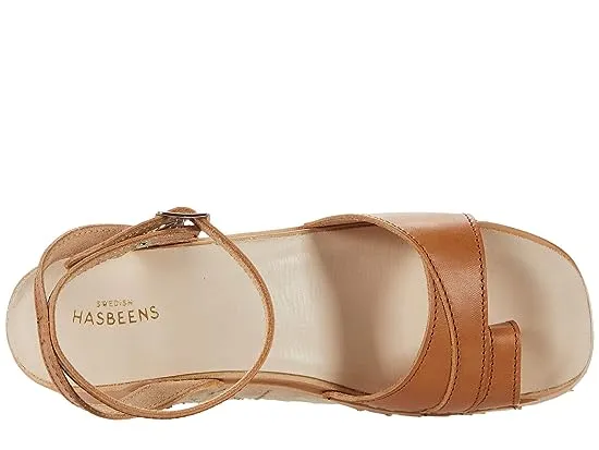 https://images.styletyx.com/images/toe-strap-sandal-swedish-hasbeens-1973474_2.webp