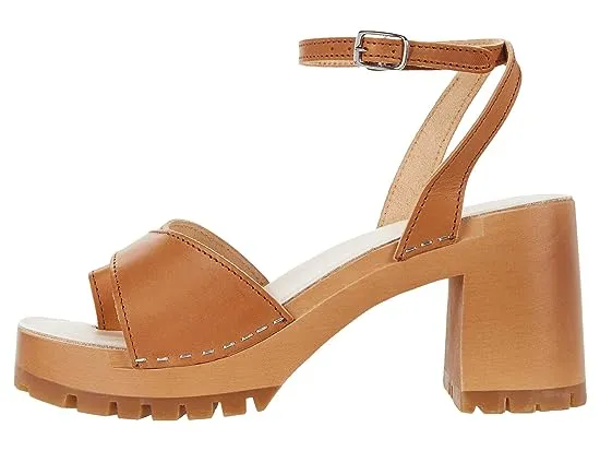 https://images.styletyx.com/images/toe-strap-sandal-swedish-hasbeens-1973474_4.webp