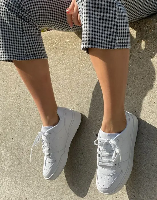 https://images.styletyx.com/images/truffle-collection-wide-fit-chunky-sneakers-in-white-truffle-collection-wide-fit-2769785_2.webp