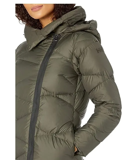 https://images.styletyx.com/images/tundra-down-coat-helly-hansen-1872138_3.webp