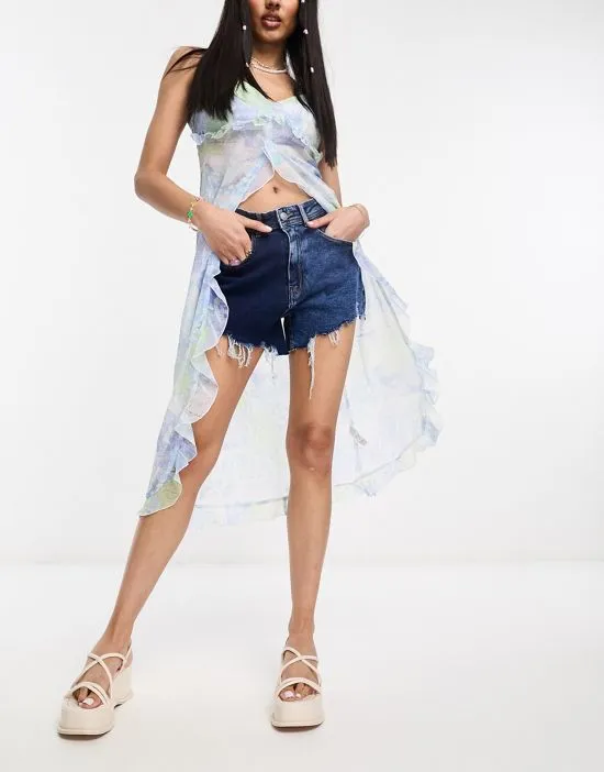 https://images.styletyx.com/images/two-tone-denim-shorts-in-blue-noisy-may-1179126844_4.webp