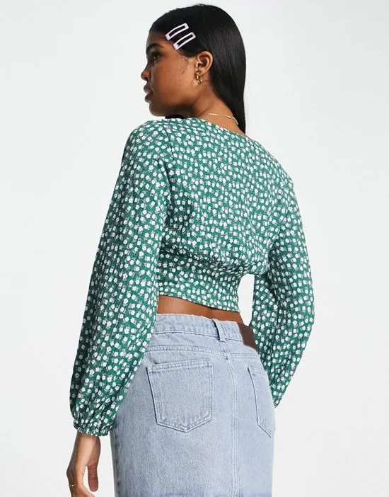 https://images.styletyx.com/images/v-neck-long-sleeve-top-in-green-flower-print-monki-1871373_2.webp