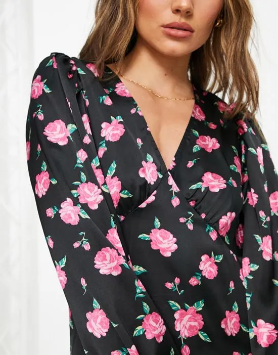https://images.styletyx.com/images/v-neck-midi-dress-in-bright-pink-floral-print-vila-3083643_3.webp