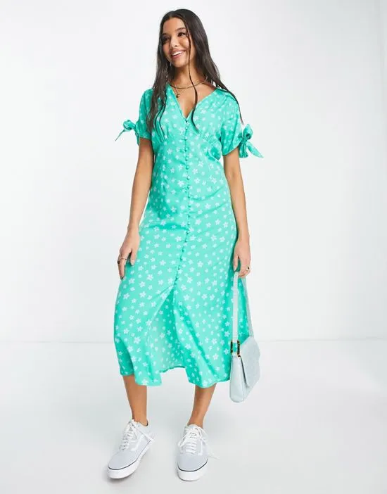 https://images.styletyx.com/images/v-neck-midi-tea-dress-in-green-floral-wednesday-s-girl-1831143_2.webp