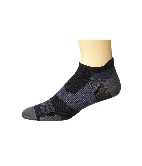 https://images.styletyx.com/images/vectr-ultralight-no-show-socks-2xu-1745933_1.webp